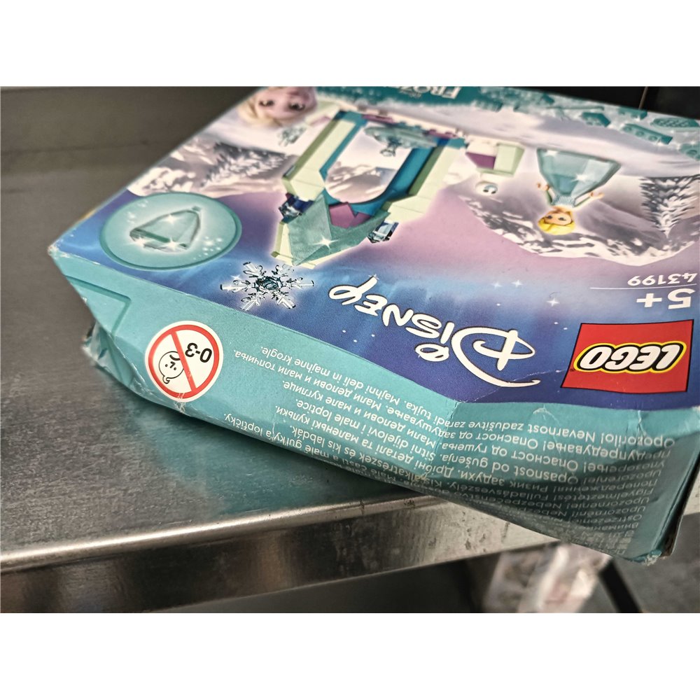 LEGO Disney 43199 Dziedziniec zamku Elzy